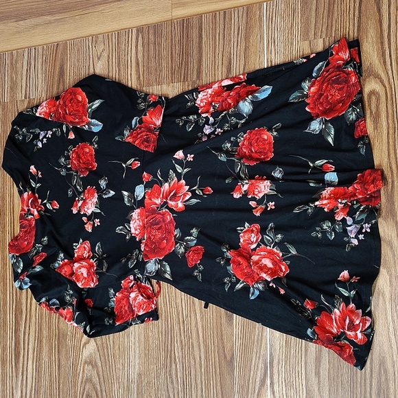 A. Byer Ladies V-Neck Floral Dress,  X-Large,  Black and Roses Floral Dress - Picture 7 of 7